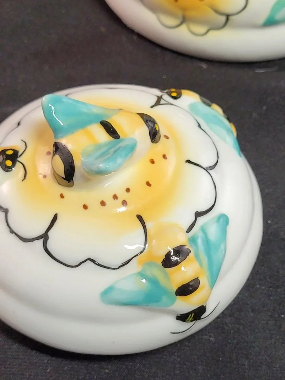 Shonfeld's Honeycomb Set + Stirrer, 3D Honey Jar w Flower + Bumblebee Design, 5